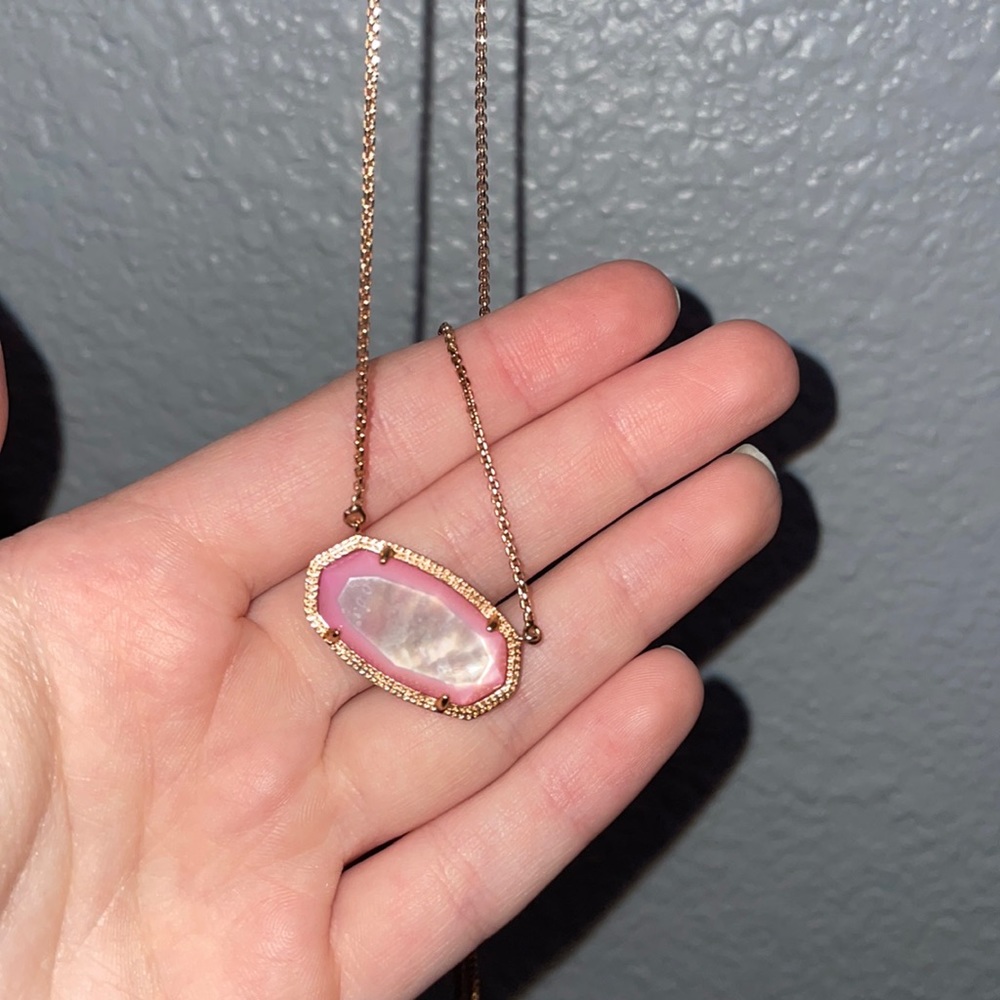 Kendra Scott Rose Gold ADJUSTABLE Delaney Necklace in Pink Mother of Pearl.